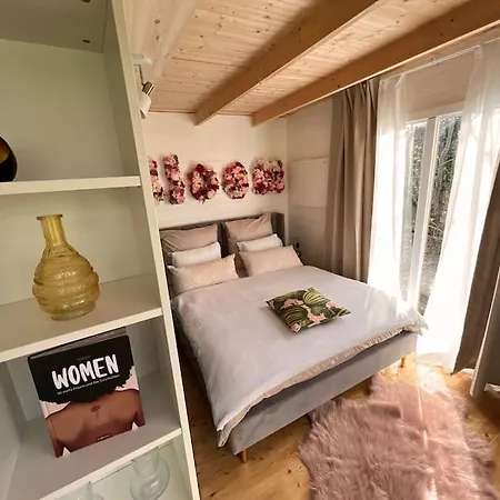 Bloom& Breakfast Apartment