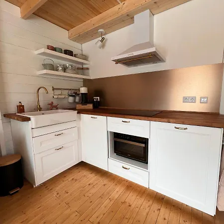 Bloom& Breakfast Apartment *
