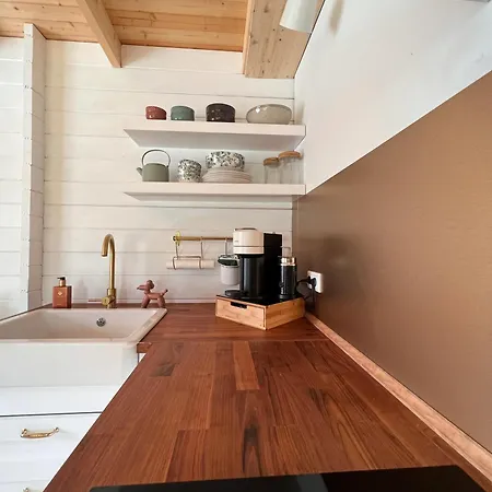 Bloom& Breakfast Apartment